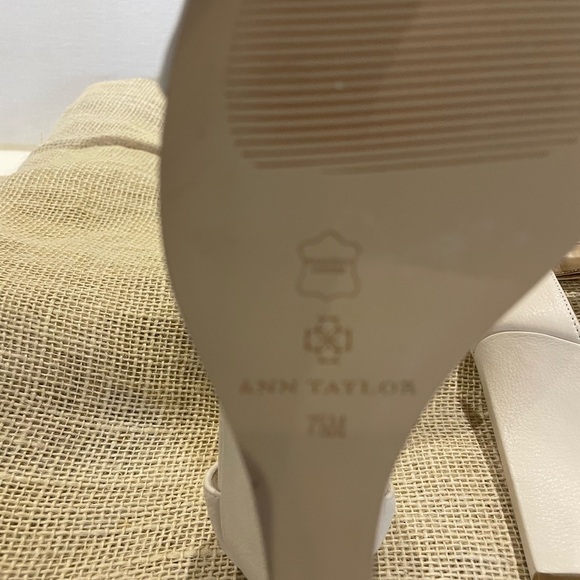 Off white wedge Ann Taylor sandal. - Picture 5 of 7
